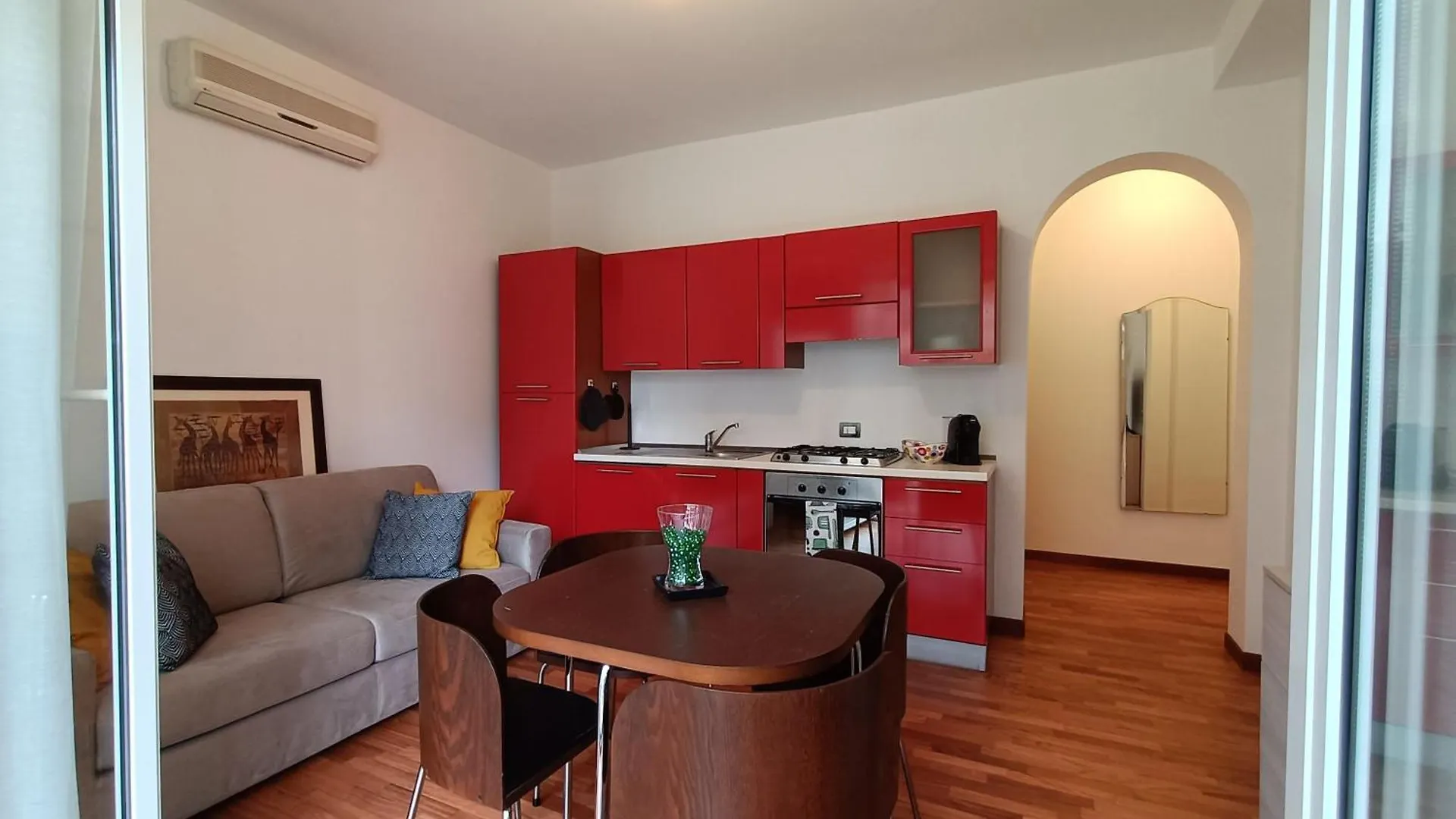Sahi - Via Dei Ciclamini Mm1 Primaticcio, Stadio San Siro, Ospedale San Carlo ミラノ