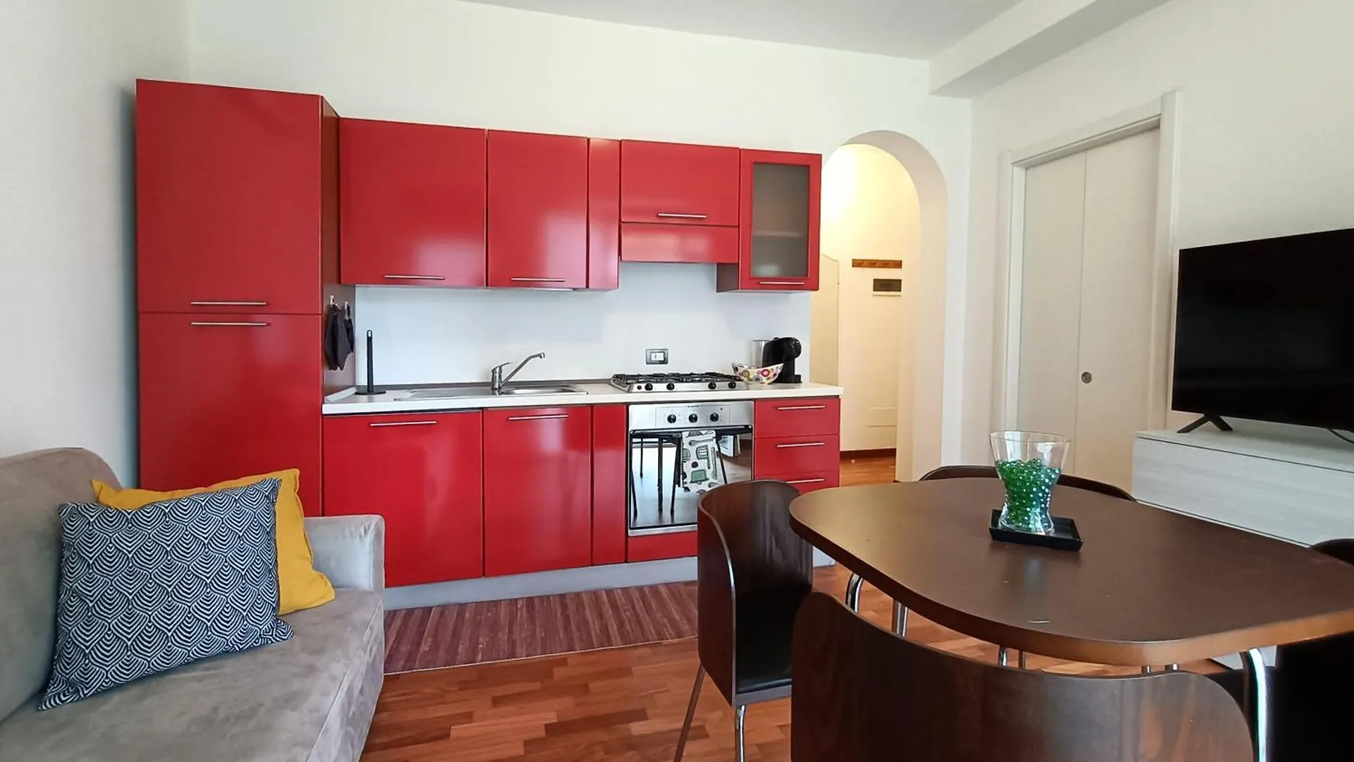 Sahi - Via Dei Ciclamini Mm1 Primaticcio, Stadio San Siro, Ospedale San Carlo ミラノ