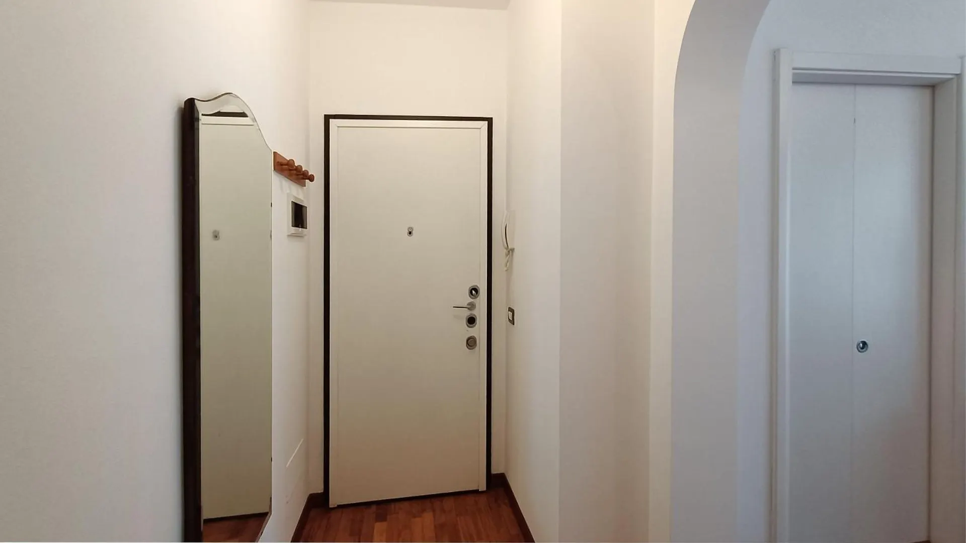 Sahi - Via Dei Ciclamini Mm1 Primaticcio, Stadio San Siro, Ospedale San Carlo ミラノ 0*,