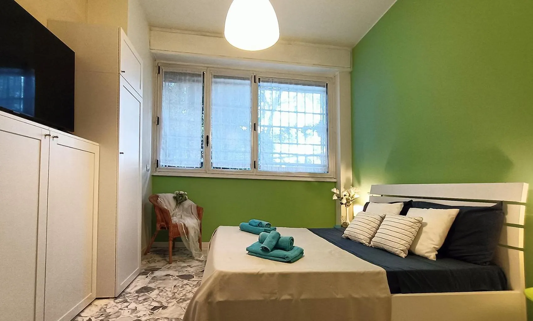 Sahi - Via Dei Ciclamini Mm1 Primaticcio, Stadio San Siro, Ospedale San Carlo Milano Italia