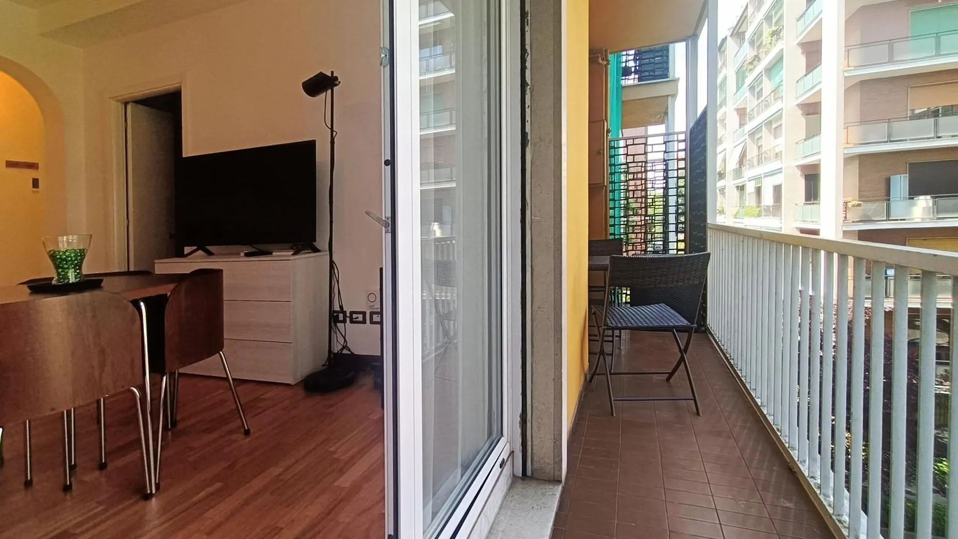 Sahi - Via Dei Ciclamini Mm1 Primaticcio, Stadio San Siro, Ospedale San Carlo Milano Italia